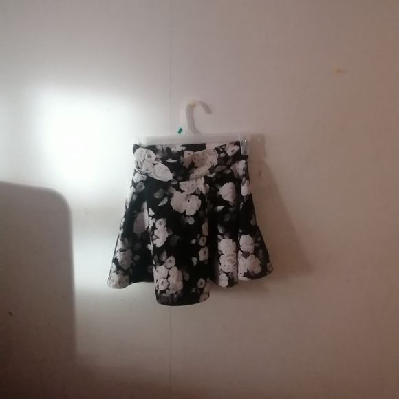 Mini skirt - Picture 2 of 2